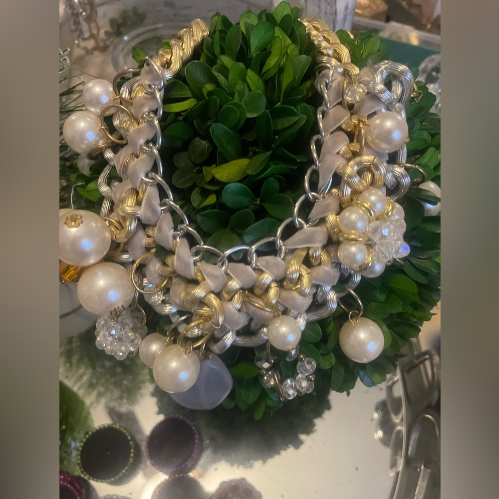 Elegant Gold and Silver Pearl Necklace